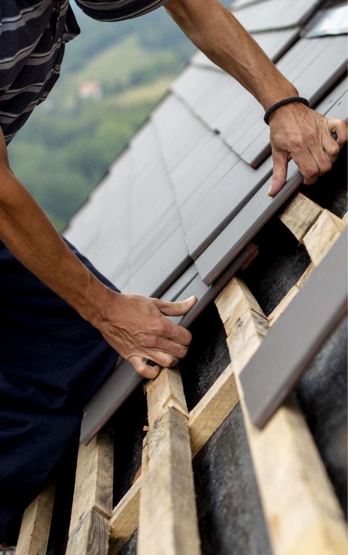 Arbeiter beim Dachbau